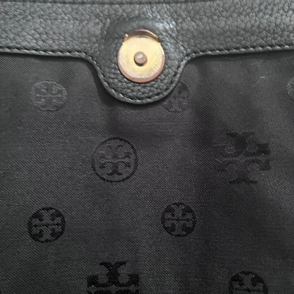 ✨Tory Burch Black Embossed Bryant Crossbody Bag✨ - Picture 9 of 14